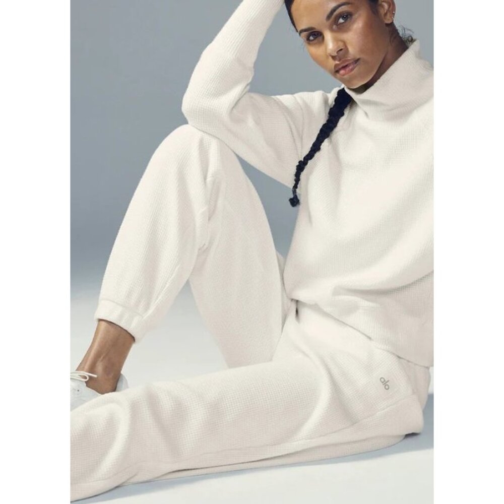 Alo Weekend Escape Joggers Ivory Waffle Thermal High-Rise Waist Cream Sweatpants - Picture 5 of 14